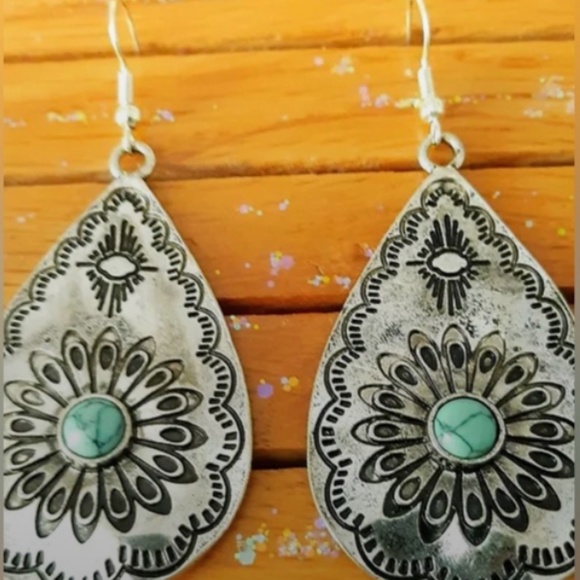 Turquoise Hammered Metal Drop Dangle Earrings Handmade NWOT sterling silver - Picture 1 of 5